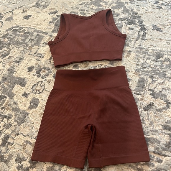 Seamless Ribbed Workout Set 2 Piece Biker Shorts V Neck Sports Bra - Picture 8 of 10